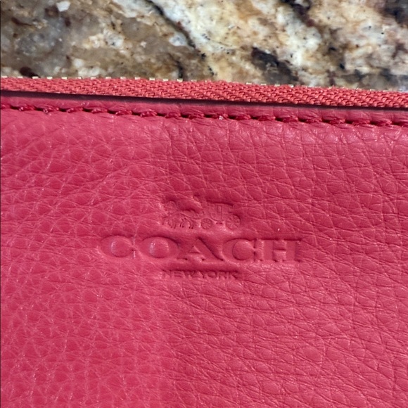 NWT Coach Pink Pebble Leather Wristlet - Picture 2 of 9